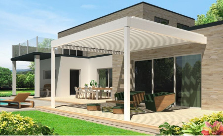 Pergola bioclimatique h3 titan pose mur/sol blanche avec lames orientables parallèles ouvertes